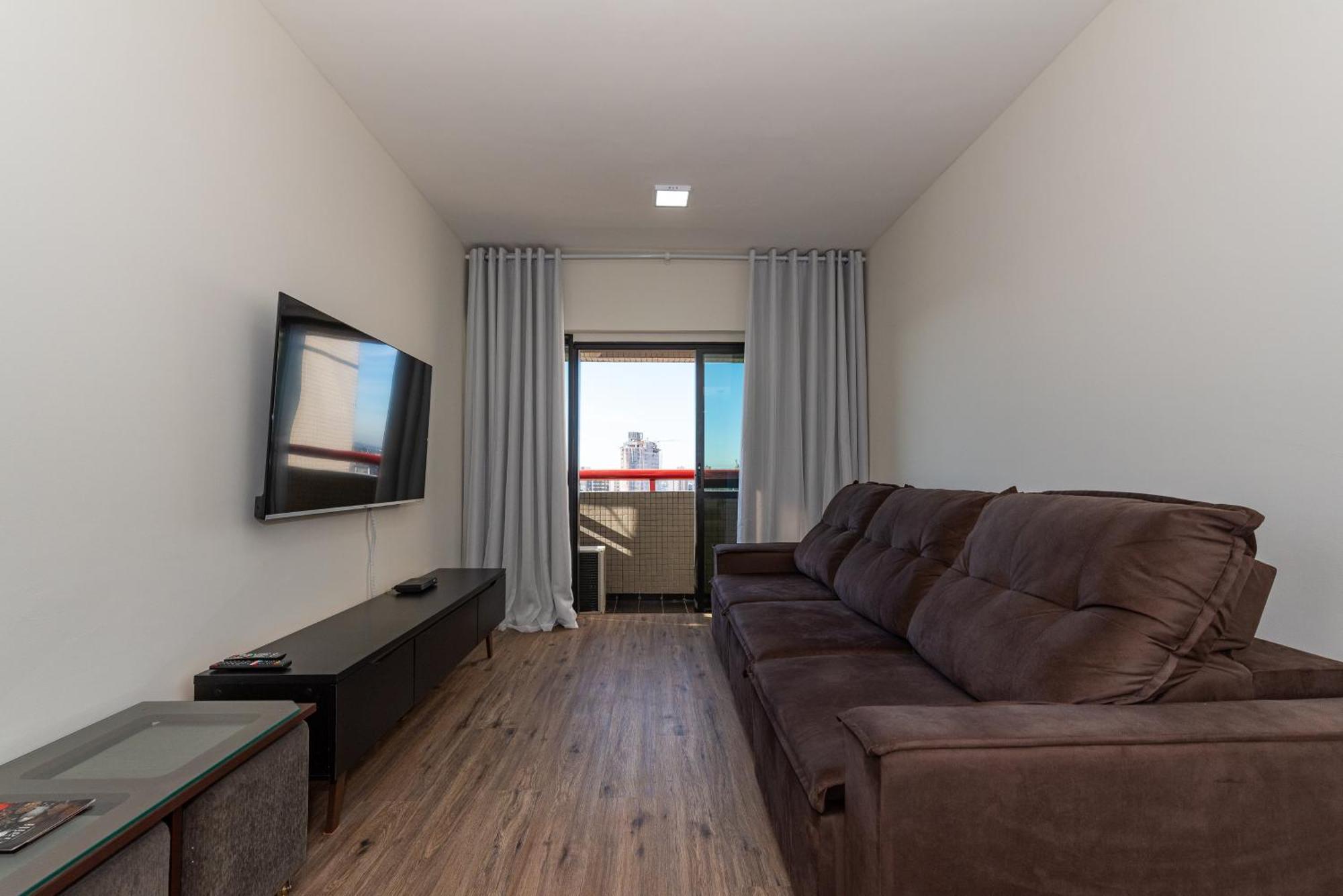 Deluxe One-Bedroom Apartment with City View,1616527895:JPEG